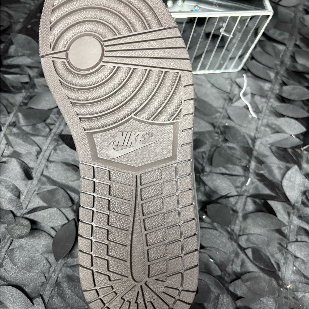 Nike Black and Brown Suede Sneakers Low-Top Design - Picture 2 of 6